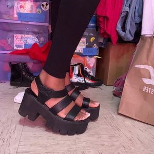 Platform sandals